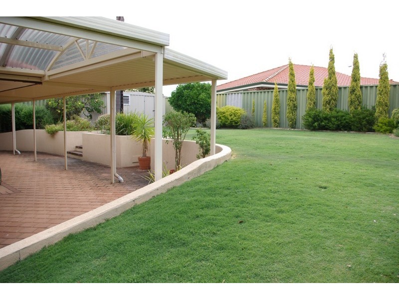 18 Dreier Court, Atwell WA 6164