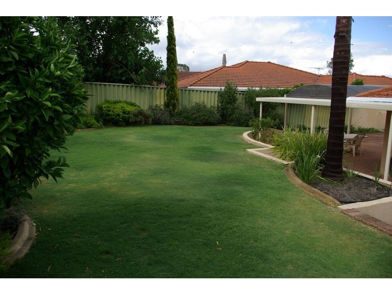 18 Dreier Court, Atwell WA 6164