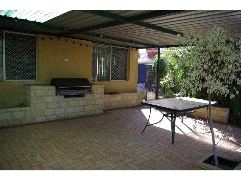 1 Heron Court, Camillo WA 6111