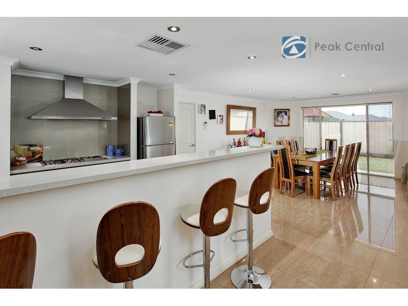 4 Giverny Gardens, Aubin Grove WA 6164
