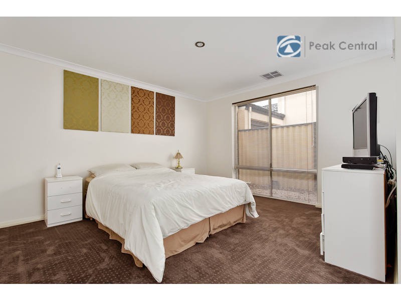 4 Giverny Gardens, Aubin Grove WA 6164