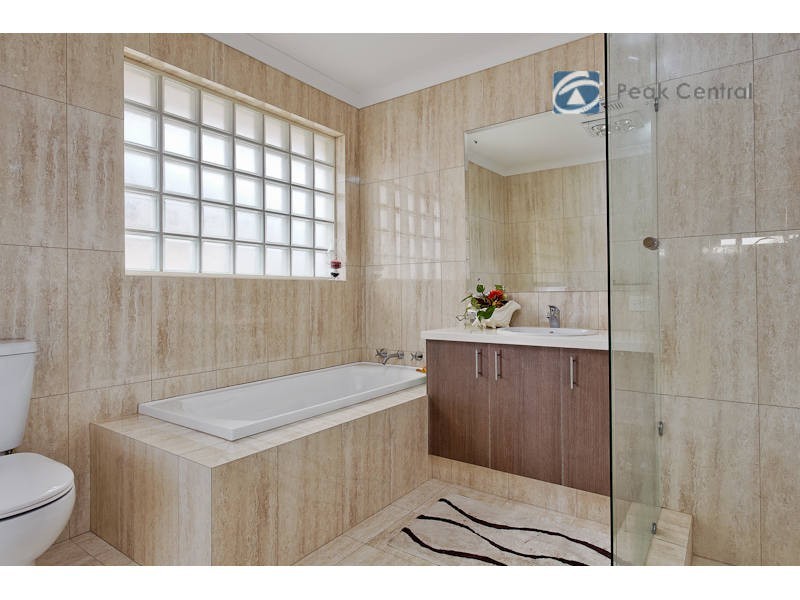 4 Giverny Gardens, Aubin Grove WA 6164