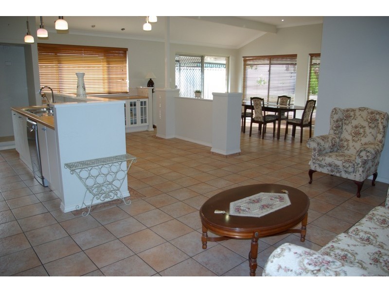 24 Carlhausen Close, Atwell WA 6164