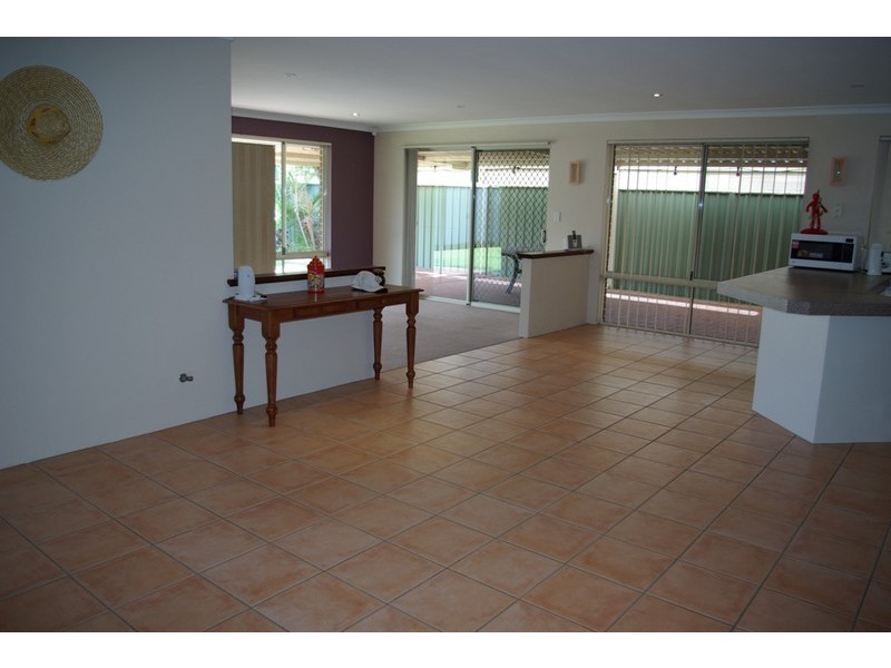 16 Lakehurst Way, Atwell WA 6164