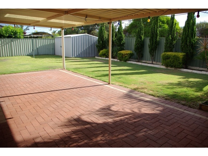 16 Lakehurst Way, Atwell WA 6164