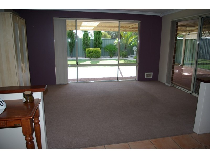 16 Lakehurst Way, Atwell WA 6164