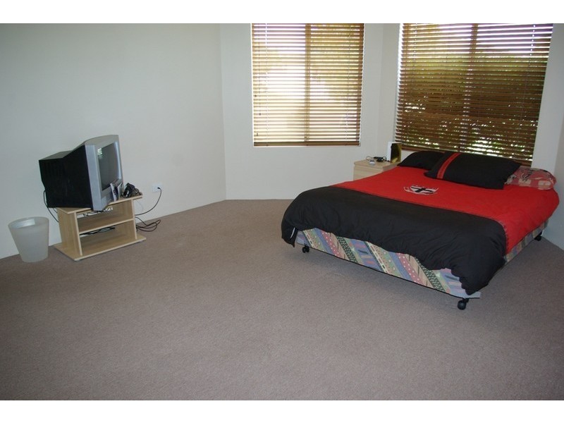 16 Lakehurst Way, Atwell WA 6164