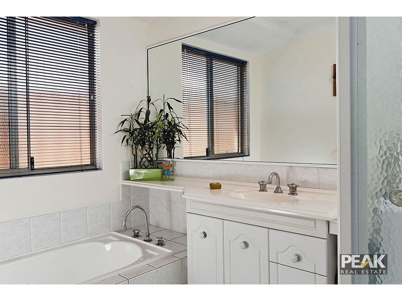 11 O’Farrell Close, Atwell WA 6164