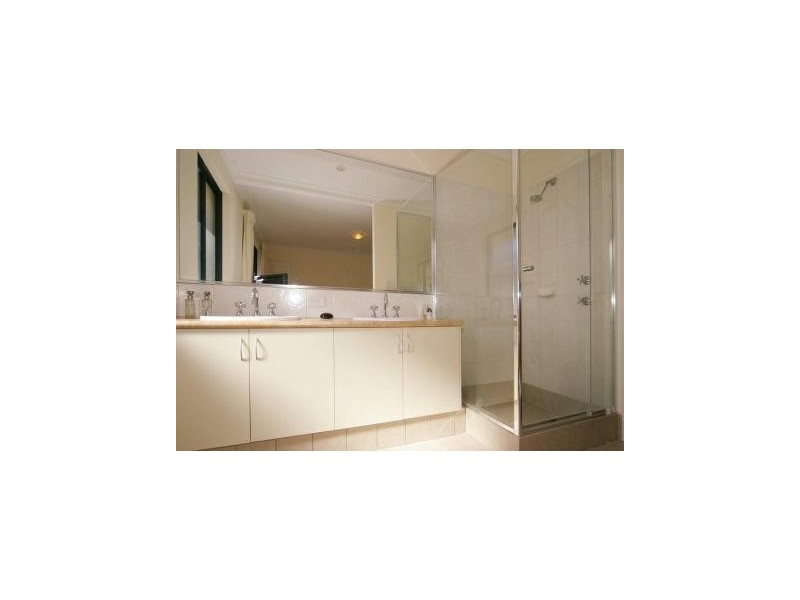 8b Williams Road, Melville WA 6156