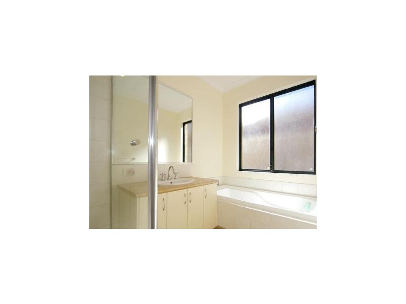 8b Williams Road, Melville WA 6156