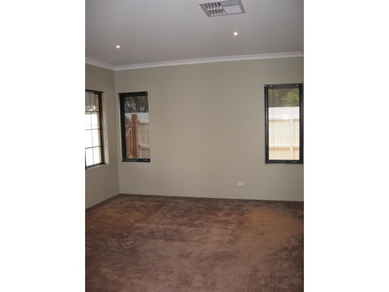 30 Solace Gardens, Atwell WA 6164