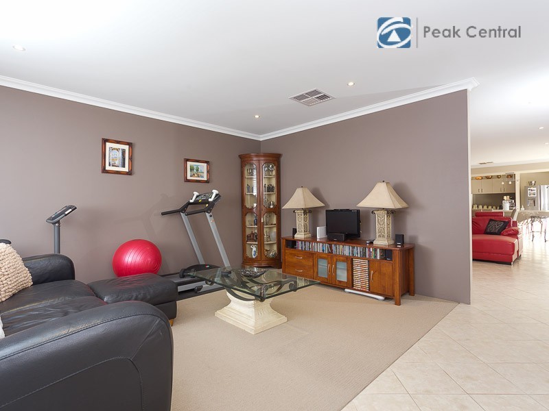 14 Elemi Bend, Atwell WA 6164