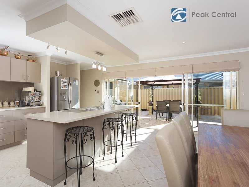 14 Elemi Bend, Atwell WA 6164