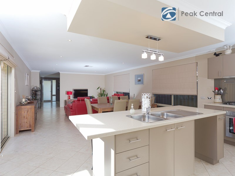 14 Elemi Bend, Atwell WA 6164