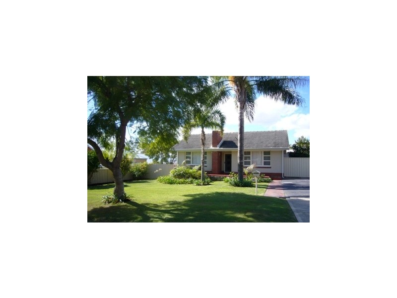 70 Redwood Crescent, Melville WA 6156