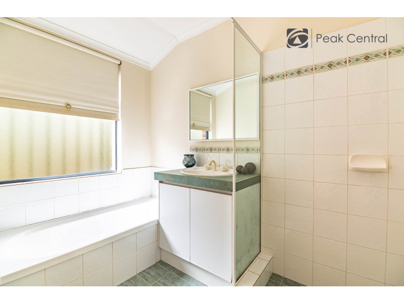 18 Wah Court, Atwell WA 6164
