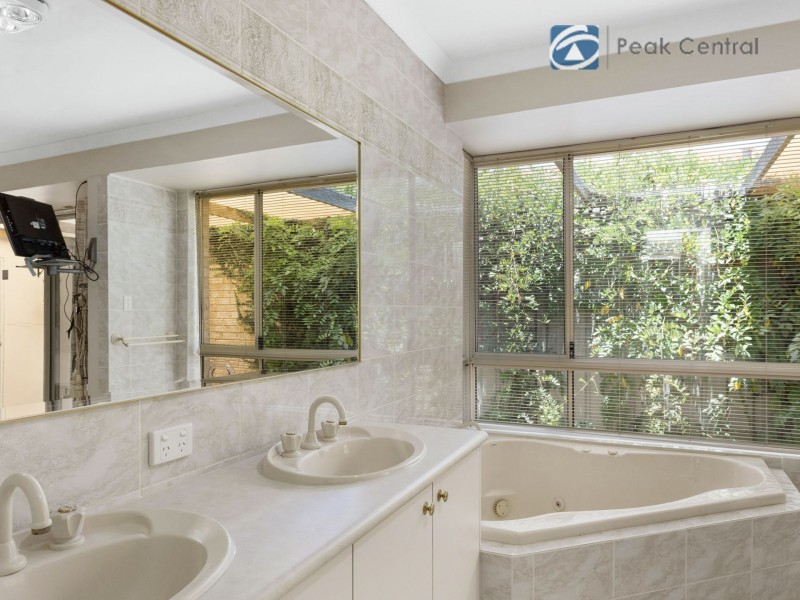 1 Kennack Vista, Atwell WA 6164