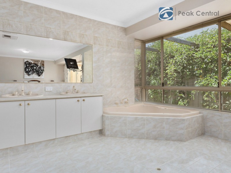 1 Kennack Vista, Atwell WA 6164