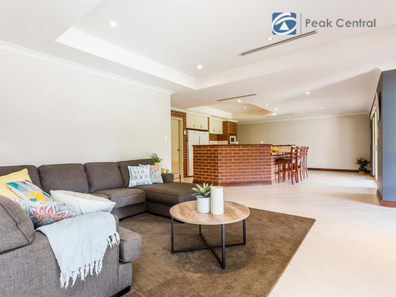 18 Woolmore Cross, Atwell WA 6164