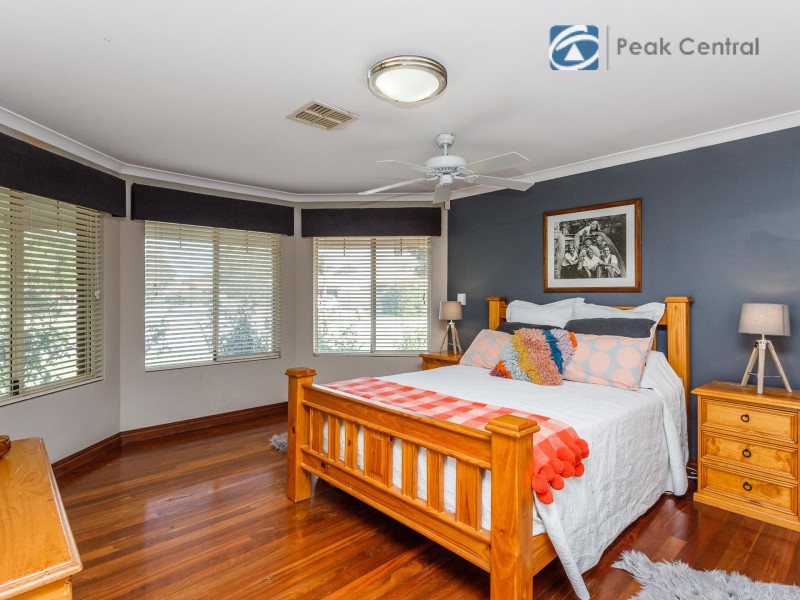 18 Woolmore Cross, Atwell WA 6164