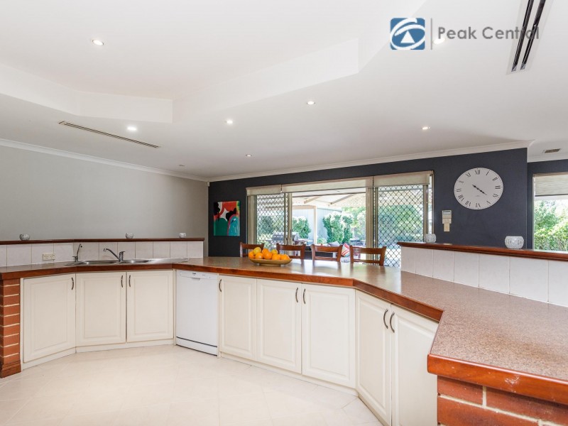 18 Woolmore Cross, Atwell WA 6164