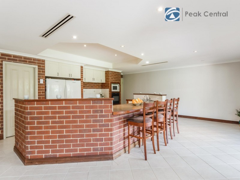 18 Woolmore Cross, Atwell WA 6164