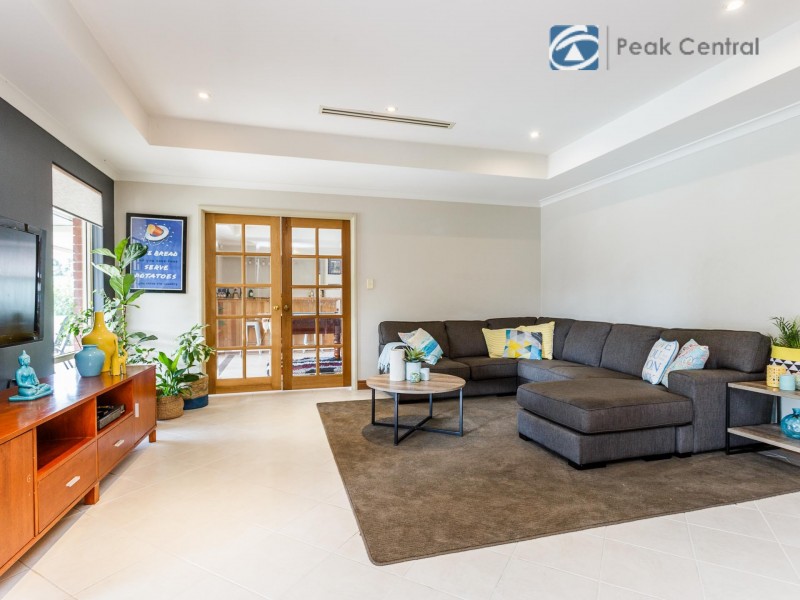 18 Woolmore Cross, Atwell WA 6164