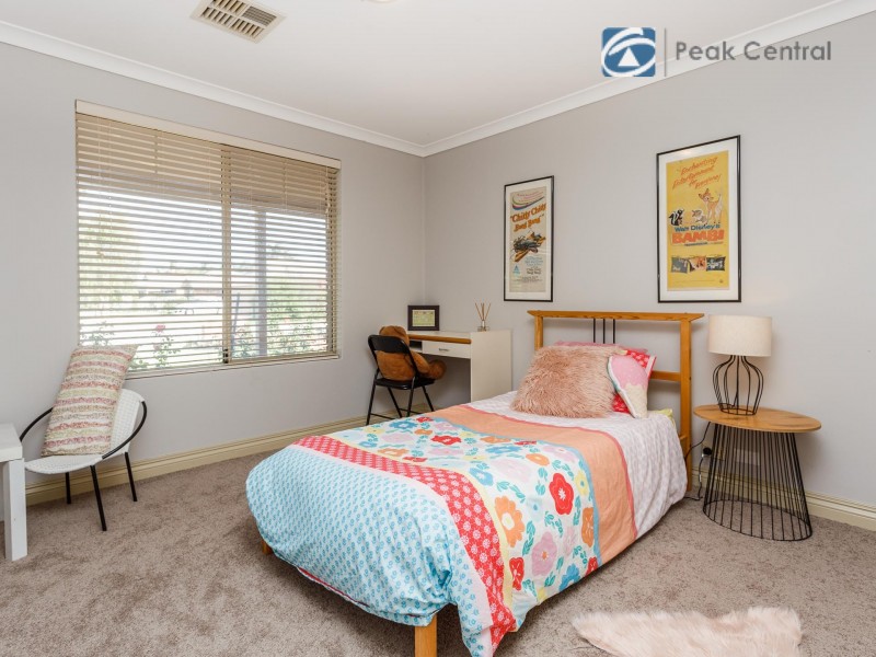 18 Woolmore Cross, Atwell WA 6164