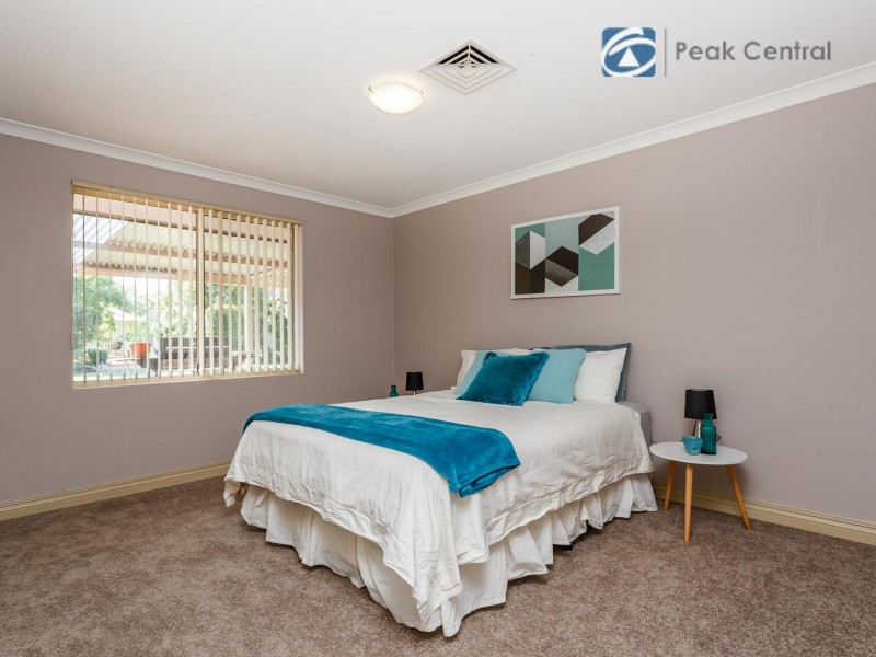 18 Woolmore Cross, Atwell WA 6164