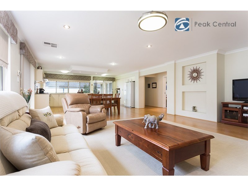 16 St Joseph Fairway, Success WA 6164