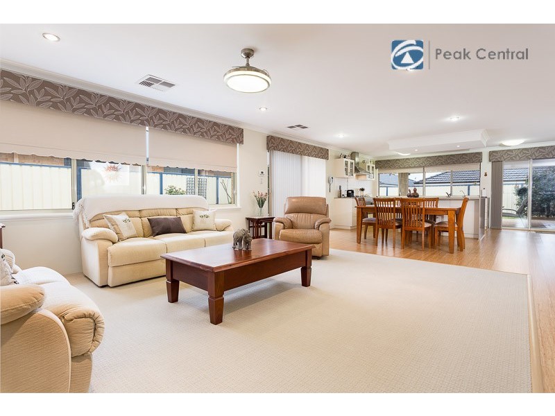 16 St Joseph Fairway, Success WA 6164