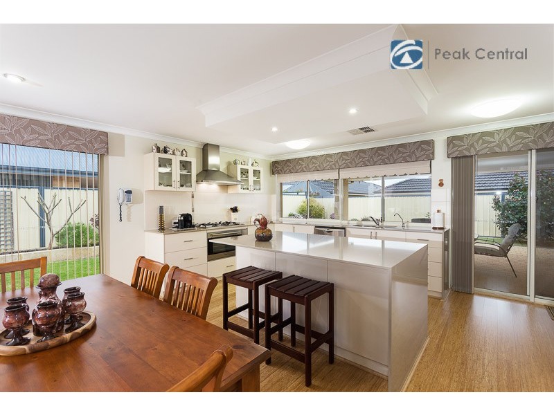 16 St Joseph Fairway, Success WA 6164