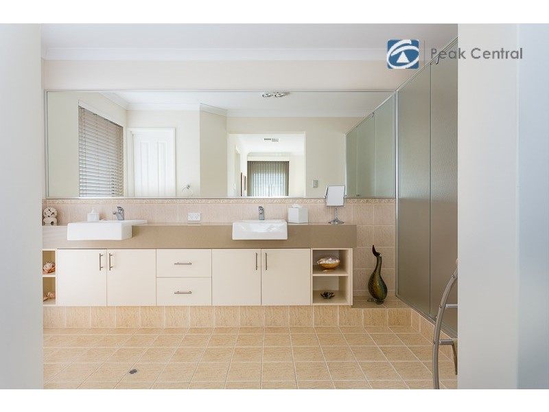 16 St Joseph Fairway, Success WA 6164