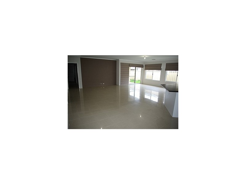118 Aurora Drive, Atwell WA 6164