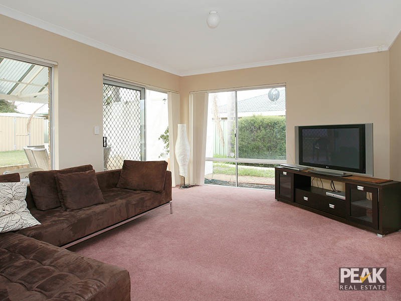 10 Marie Court, Atwell WA 6164