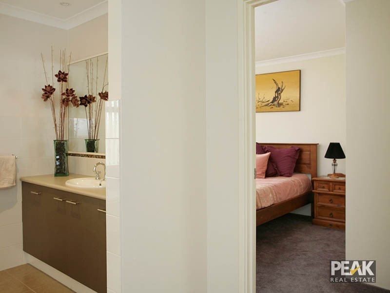 125  Aurora Drive, Atwell WA 6164