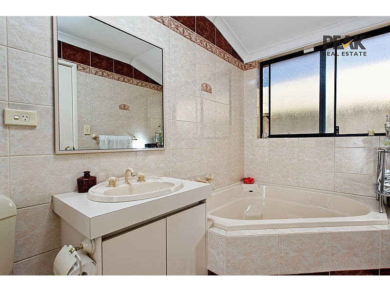 12 Hawkesbury Retreat, Atwell WA 6164