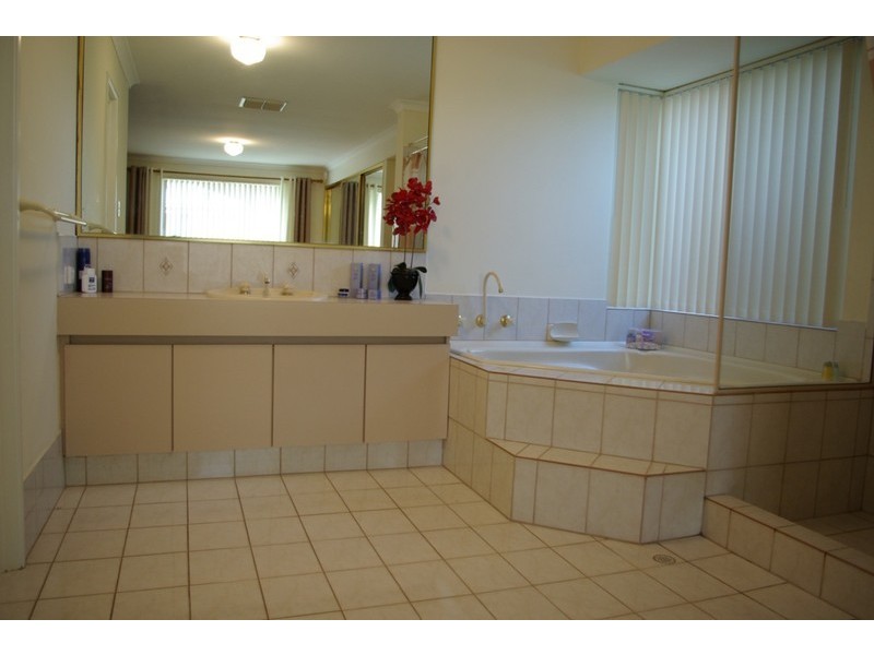 6 Tylee Cove, Atwell WA 6164