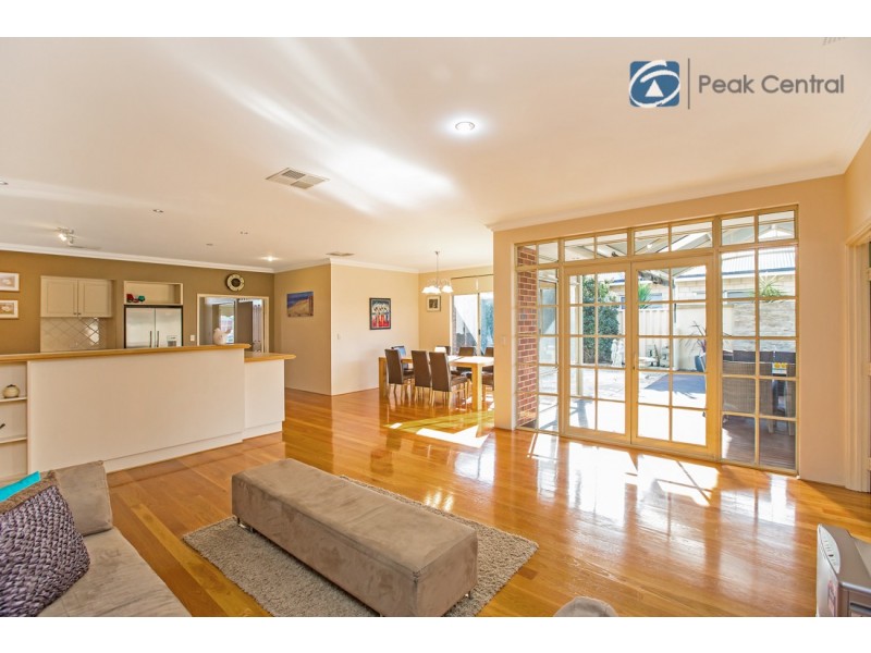 18 Tranquil Gardens, Atwell WA 6164