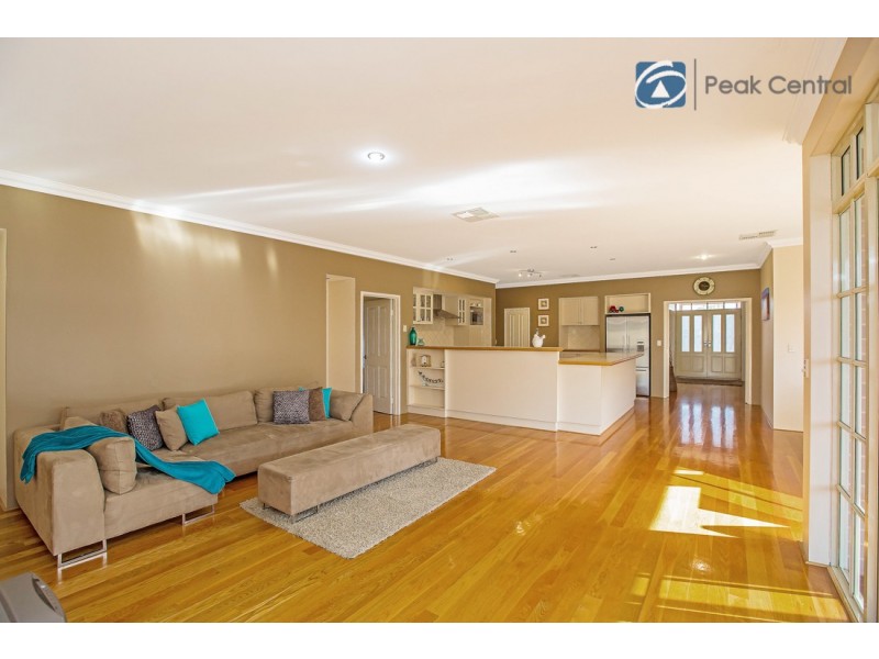 18 Tranquil Gardens, Atwell WA 6164