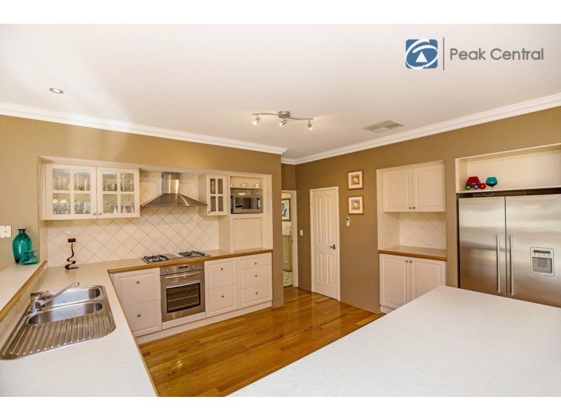 18 Tranquil Gardens, Atwell WA 6164