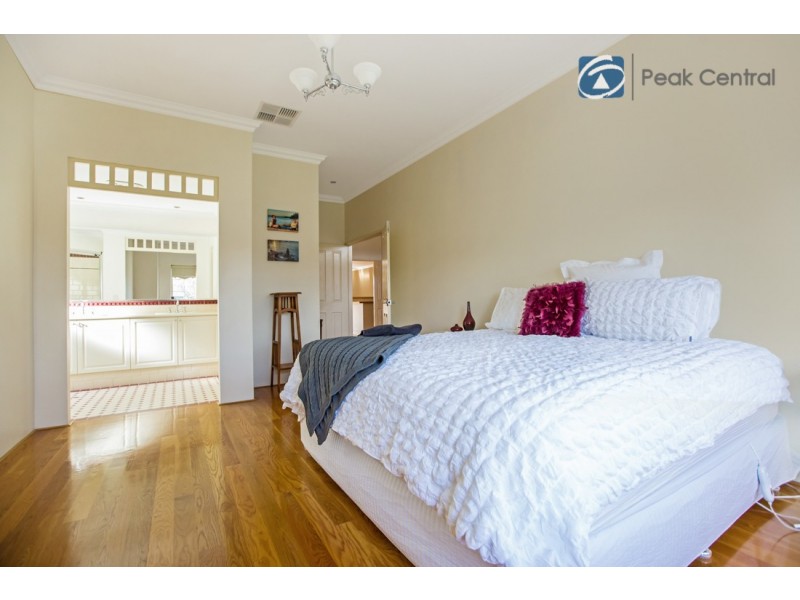 18 Tranquil Gardens, Atwell WA 6164