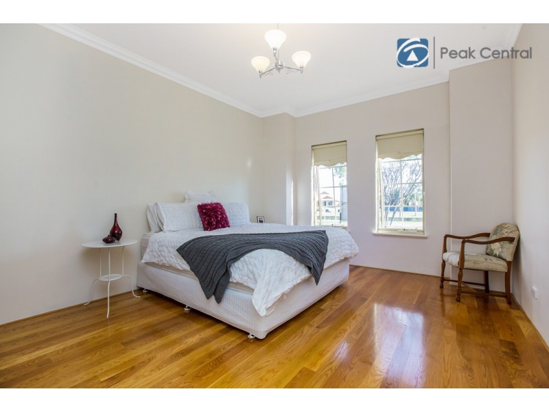 18 Tranquil Gardens, Atwell WA 6164