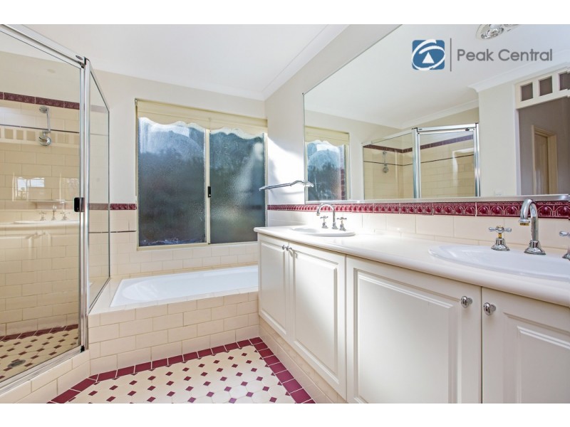 18 Tranquil Gardens, Atwell WA 6164