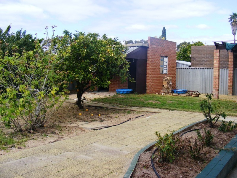 10 Columbia Close, Rockingham WA 6168