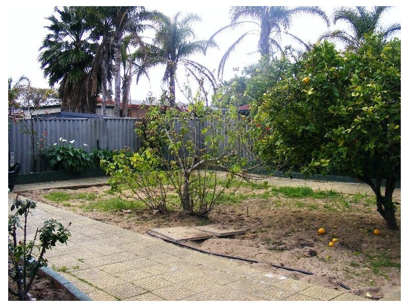 10 Columbia Close, Rockingham WA 6168