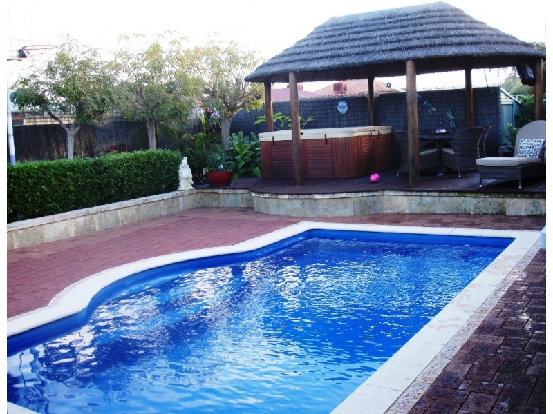 8 Rendell Avenue, Atwell WA 6164