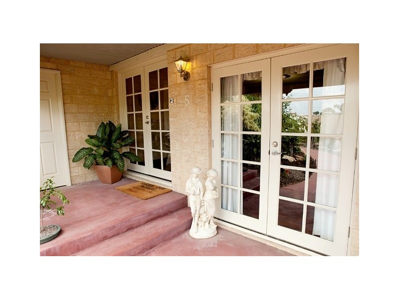 5 Ellery Court, Success WA 6164