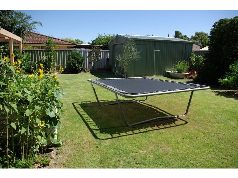 10 Walters Retreat, Atwell WA 6164