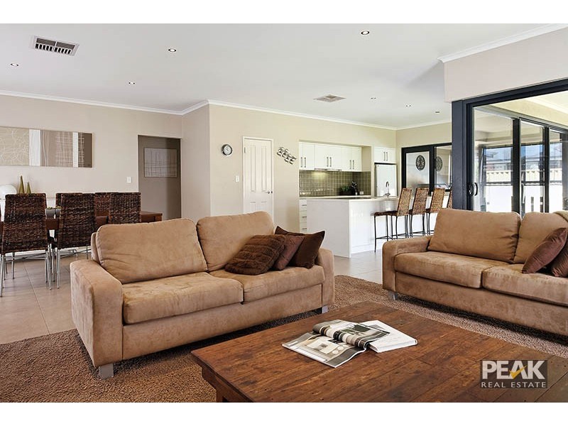 4 Vetiver Link, Atwell WA 6164